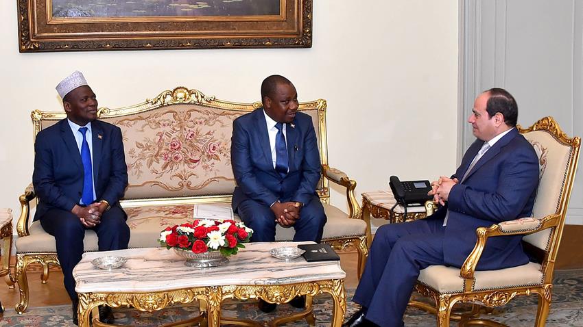 Le président Al-Sissi acceuille le ministre burundais des affaires étrangères "Ezéchiel Nibigira".