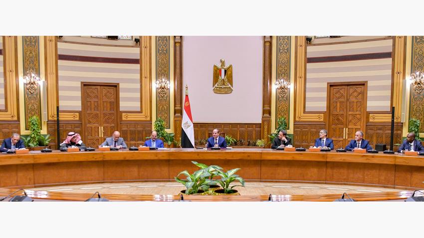 استقبل السيد الرئيس عبد الفتاح السيسي اليوم أعضاء الأمانة العامة الجديدة لاتحاد الصحفيين العرب، وذلك برئاسة السيد مؤيد اللامي رئيس الاتحاد ونقيب الصحفيين العراقيين، وبحضور السيد كرم جبر رئيس المجلس الأعلى لتنظيم الإعلام، والسيد ضياء رشوان نقيب الصحفيين المصريين والرئيس الشرفي لاتحاد الصحفيين العرب.