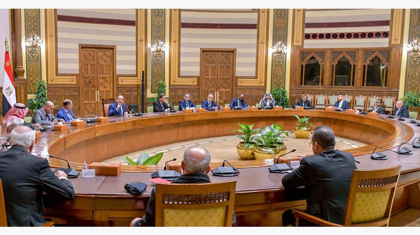 استقبل السيد الرئيس عبد الفتاح السيسي اليوم أعضاء الأمانة العامة الجديدة لاتحاد الصحفيين العرب، وذلك برئاسة السيد مؤيد اللامي رئيس الاتحاد ونقيب الصحفيين العراقيين، وبحضور السيد كرم جبر رئيس المجلس الأعلى لتنظيم الإعلام، والسيد ضياء رشوان نقيب الصحفيين المصريين والرئيس الشرفي لاتحاد الصحفيين العرب.