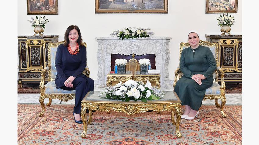 السيدة الأولى ترحب بالسيدة الأولى لجمهورية كرواتيا في بلدها الثاني مصر