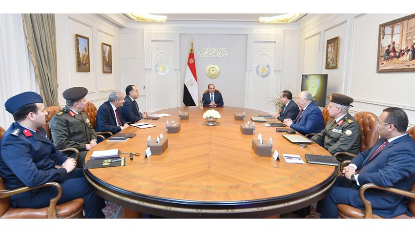 الرئيس عبد الفتاح السيسي يجتمع برئيس مجلس الوزراء وعدد من الوزراء والمسئولين