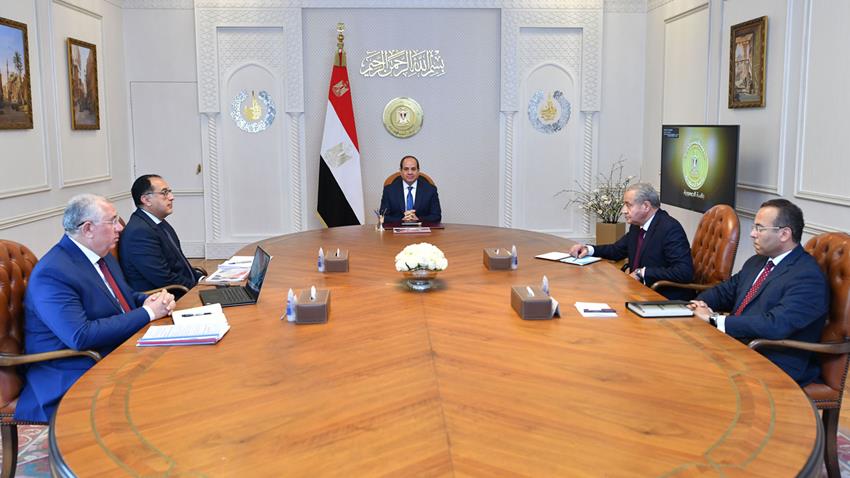 الرئيس عبد الفتاح السيسي يجتمع برئيس مجلس الوزراء وعدد من الوزراء والمسئولين