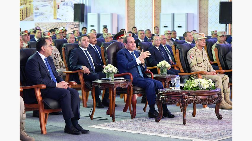 الرئيس عبد الفتاح السيسي يتفقد اصطفاف المعدات المشاركة في تنفيذ خطة الدولة لتنمية وإعمار سيناء