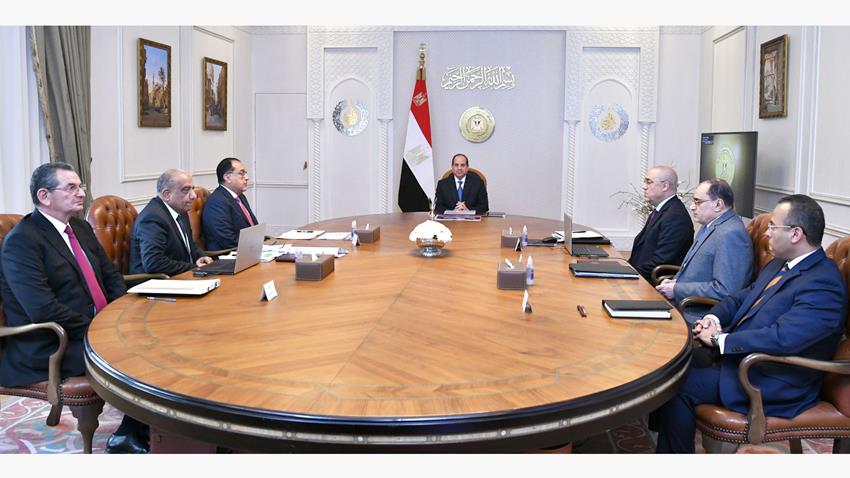 الرئيس عبد الفتاح السيسي يتابع الخطط الجاري تنفيذها لتحديث وتطوير قطاع الصناعات النسيجية في مصر