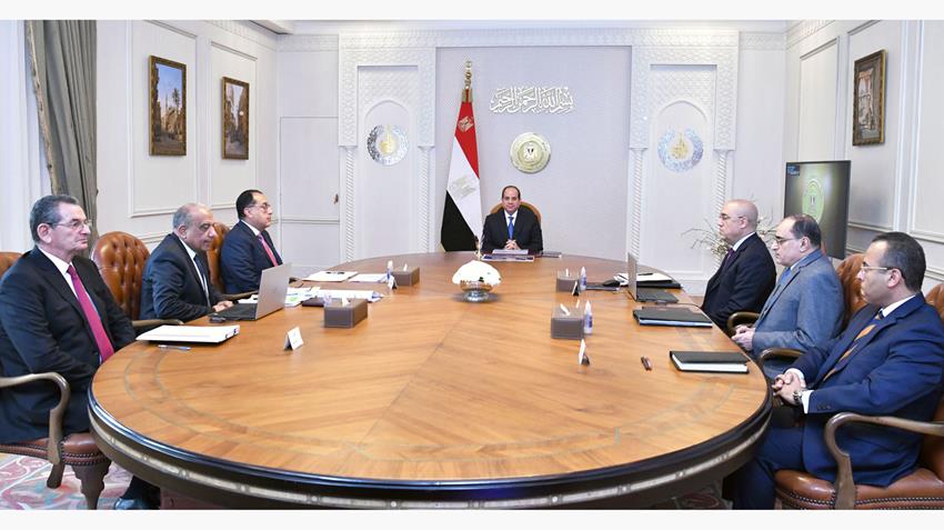 الرئيس عبد الفتاح السيسي يتابع الخطط الجاري تنفيذها لتحديث وتطوير قطاع الصناعات النسيجية في مصر