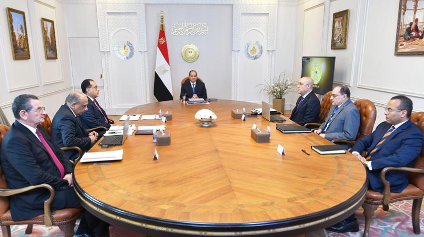 الرئيس عبد الفتاح السيسي يتابع الخطط الجاري تنفيذها لتحديث وتطوير قطاع الصناعات النسيجية في مصر