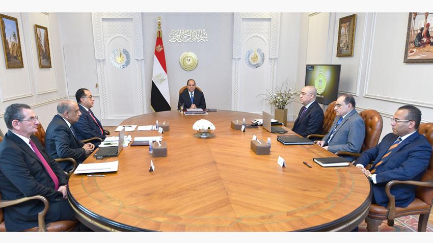 الرئيس عبد الفتاح السيسي يتابع الخطط الجاري تنفيذها لتحديث وتطوير قطاع  الصناعات النسيجية في مصر