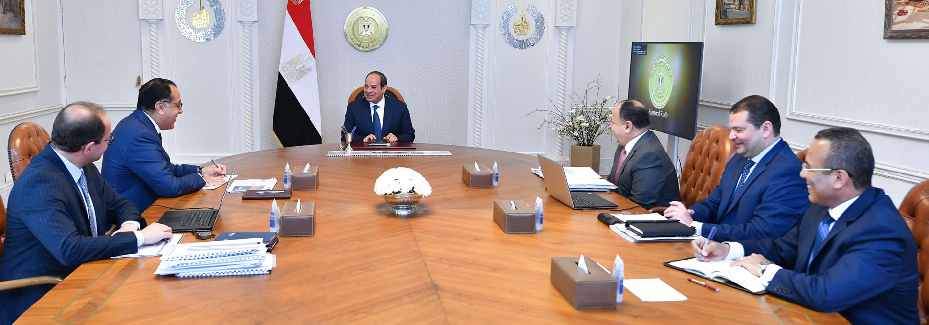 الرئيس عبد الفتاح السيسي يتابع مشروع موازنة العام المالي القادم 2023-2024
