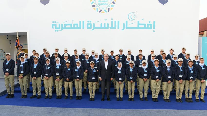 الرئيس عبد الفتاح السيسي يشارك في إفطار الأسرة المصرية بحي الأسمرات