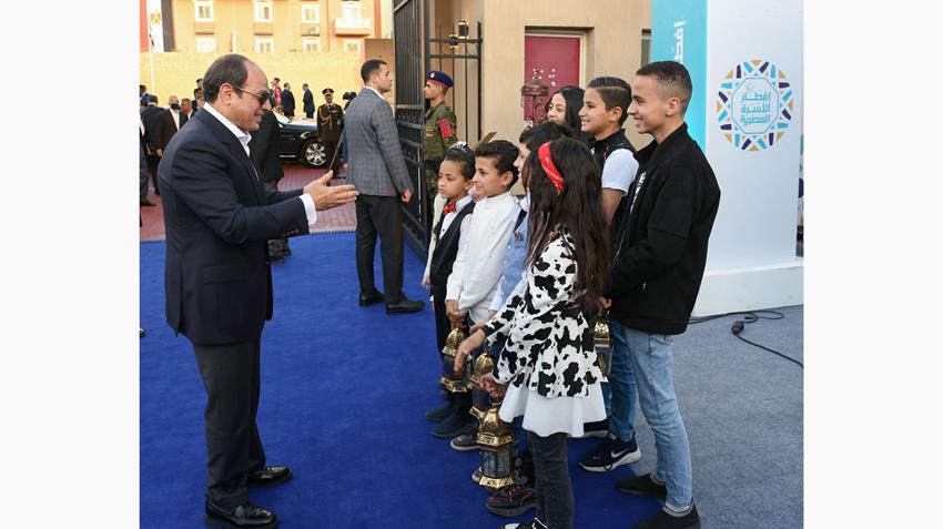 الرئيس عبد الفتاح السيسي يشارك في إفطار الأسرة المصرية بحي الأسمرات