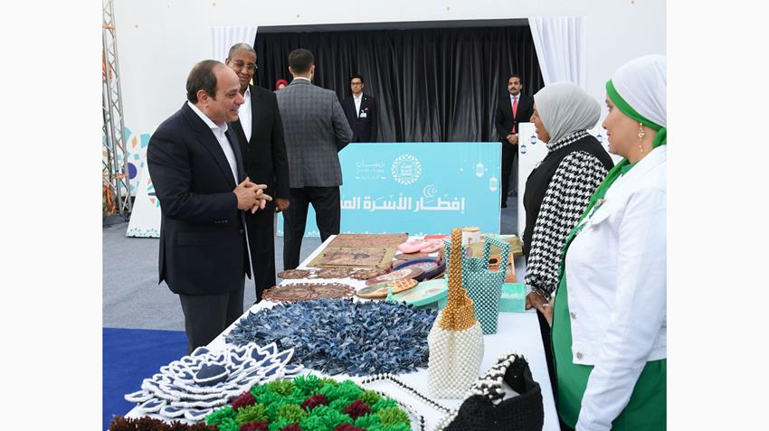 الرئيس عبد الفتاح السيسي يشارك في إفطار الأسرة المصرية بحي الأسمرات