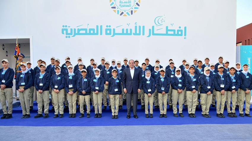 الرئيس عبد الفتاح السيسي يشارك في إفطار الأسرة المصرية بحي الأسمرات