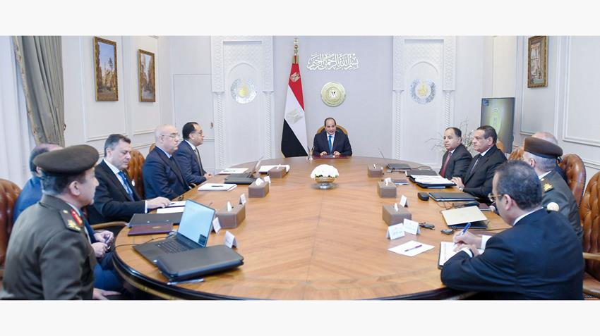 الرئيس عبد الفتاح السيسي يجتمع برئيس مجلس الوزراء وعدد من الوزراء والمسئولين