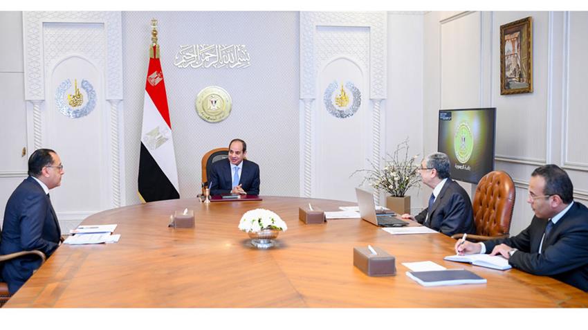 الرئيس عبد الفتاح السيسي يجتمع مع  رئيس مجلس الوزراء و وزير الكهرباء والطاقة المتجددة.