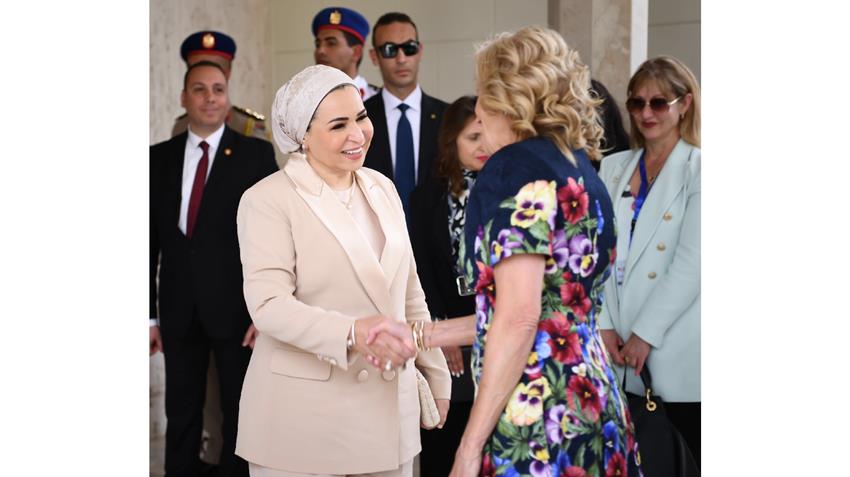 الرئيس عبد الفتاح السيسي والسيدة قرينته يستقبلان السيدة الأولى الأمريكية "جيل بايدن"
