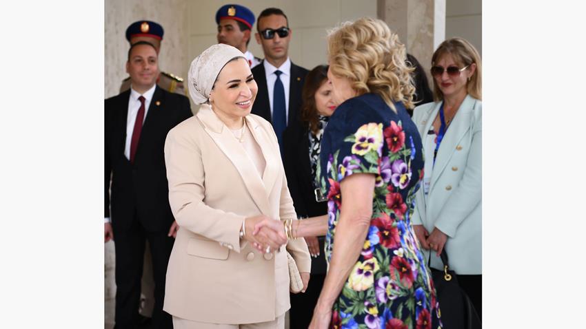 الرئيس عبد الفتاح السيسي والسيدة قرينته يستقبلان السيدة الأولى الأمريكية "جيل بايدن"