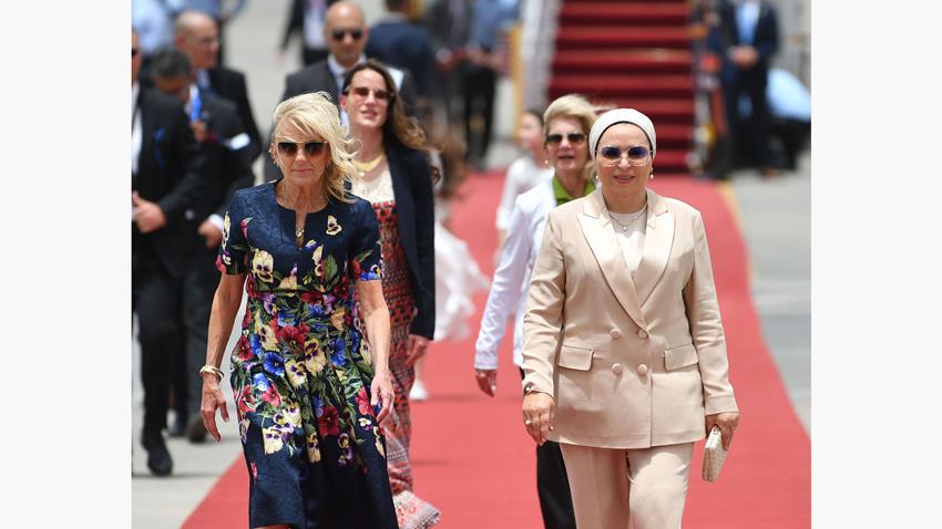الرئيس عبد الفتاح السيسي والسيدة قرينته يستقبلان السيدة الأولى الأمريكية "جيل بايدن"