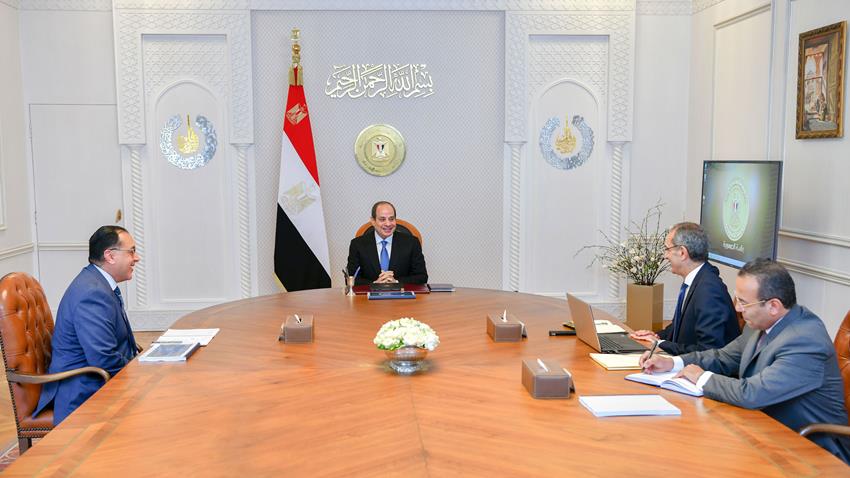 الرئيس عبد الفتاح السيسي يجتمع برئيس مجلس الوزراء ووزير الاتصالات وتكنولوجيا المعلومات