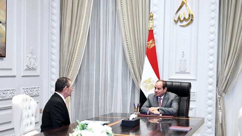 الرئيس عبد الفتاح السيسي يجتمع مع رئيس الجمهورية للشئون المالية