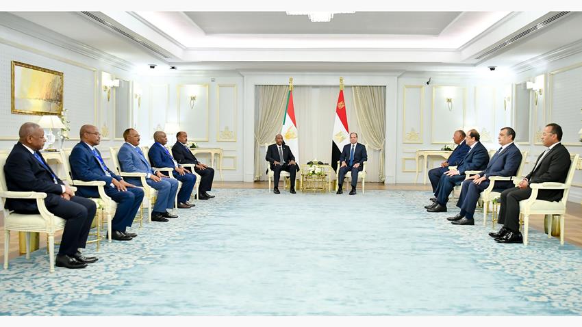 الرئيس عبد الفتاح السيسي يستقبل رئيس مجلس السيادة السوداني بمدينة العلمين الجديدة
