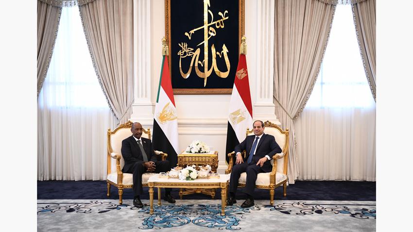 الرئيس عبد الفتاح السيسي يستقبل رئيس مجلس السيادة السوداني بمدينة العلمين الجديدة