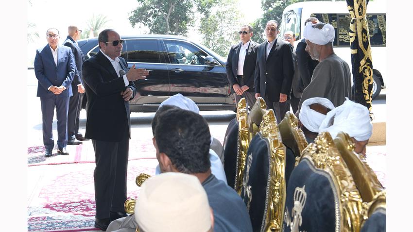 السيد الرئيس يتوجه لسرادق العزاء ببني سويف لمواساة أهالي المتوفين جراء الإعصار والفيضانات