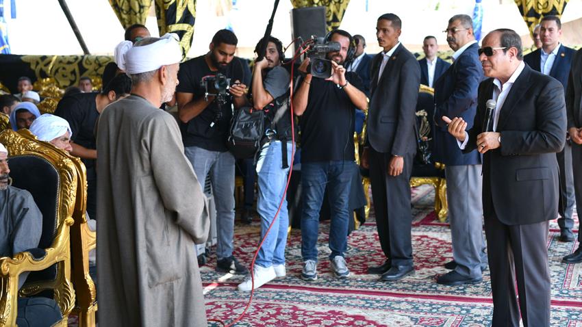 السيد الرئيس يتوجه لسرادق العزاء ببني سويف لمواساة أهالي المتوفين جراء الإعصار والفيضانات