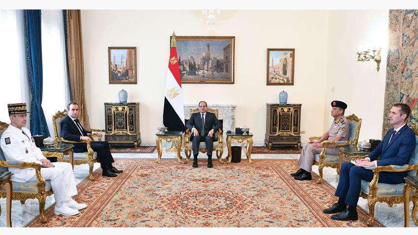 الرئيس عبد الفتاح السيسي يستقبل وزير القوات المسلحة الفرنسي