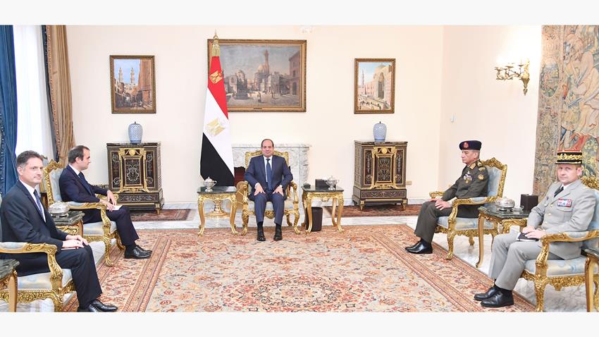 الرئيس عبد الفتاح السيسي يستقبل وزير القوات المسلحة الفرنسي