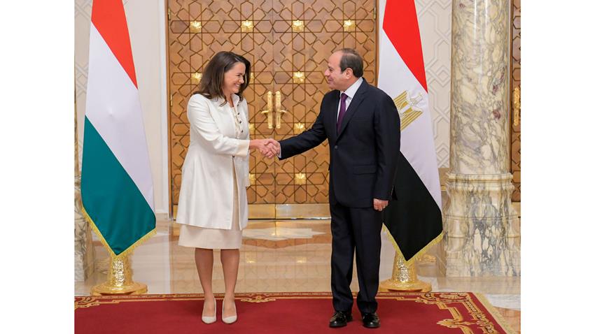 الرئيس عبد الفتاح السيسي يستقبل رئيسة المجر ويعقد جلسة مباحثات مشتركة بقصر الاتحادية