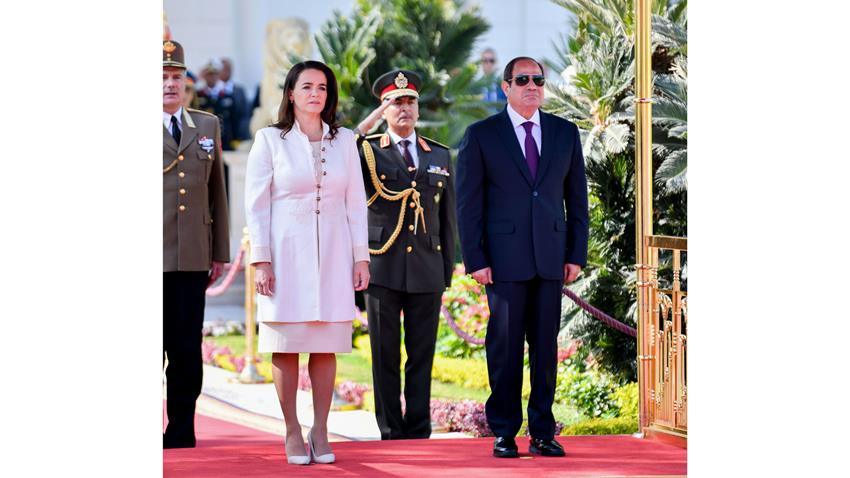 الرئيس عبد الفتاح السيسي يستقبل رئيسة المجر ويعقد جلسة مباحثات مشتركة بقصر الاتحادية