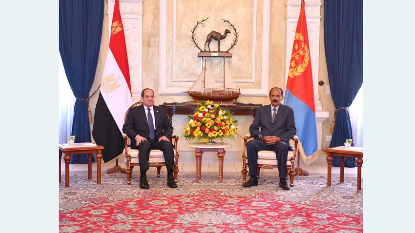 الرئيس عبد الفتاح السيسي يلتقي الرئيس الإريتري ويصدران بيانًا مشتركًا بالعاصمة الإريترية أسمرة