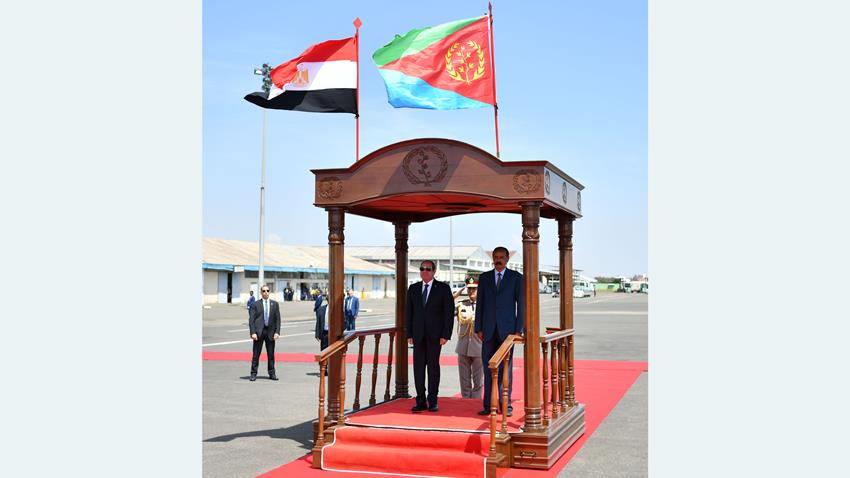 الرئيس عبد الفتاح السيسي يلتقي الرئيس الإريتري ويصدران بيانًا مشتركًا بالعاصمة الإريترية أسمرة