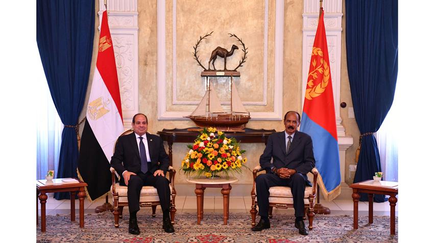 الرئيس عبد الفتاح السيسي يلتقي الرئيس الإريتري ويصدران بيانًا مشتركًا بالعاصمة الإريترية أسمرة