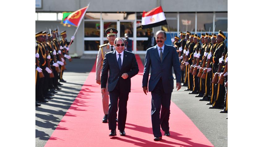 الرئيس عبد الفتاح السيسي يلتقي الرئيس الإريتري بالعاصمة أسمرة ويصدران بيانًا مشتركًا