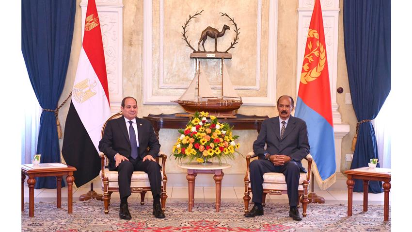 الرئيس عبد الفتاح السيسي يلتقي الرئيس الإريتري ويصدران بيانًا مشتركًا بالعاصمة الإريترية أسمرة