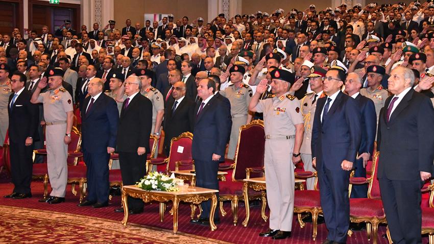 الرئيس اثناء الندوة التثقيفية للقوات الملحة