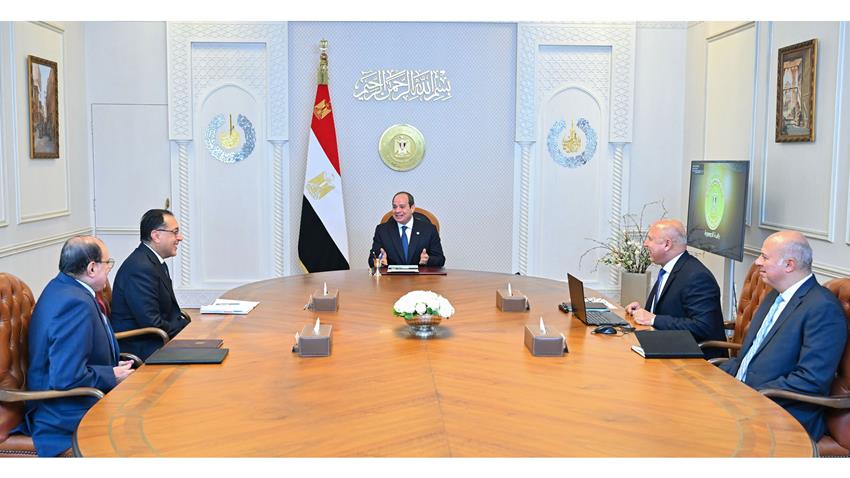 الرئيس عبد الفتاح السيسي يطلع على الموقف التنفيذي للمشروعات الخاصة بوزارة النقل والصناعة