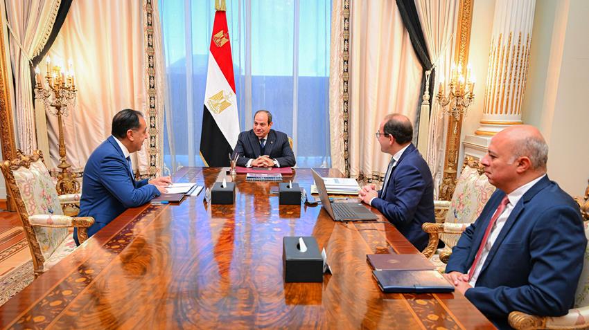 الرئيس عبد الفتاح السيسي يجتمع برئيس مجلس الوزراء ووزير المالية