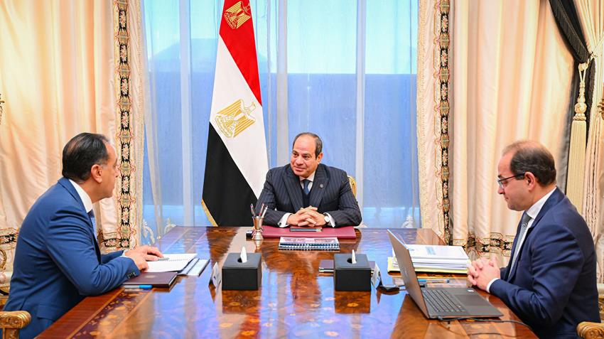 الرئيس عبد الفتاح السيسي يجتمع برئيس مجلس الوزراء ووزير المالية