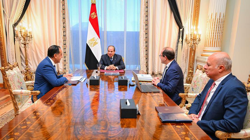 الرئيس عبد الفتاح السيسي يجتمع برئيس مجلس الوزراء ووزير المالية