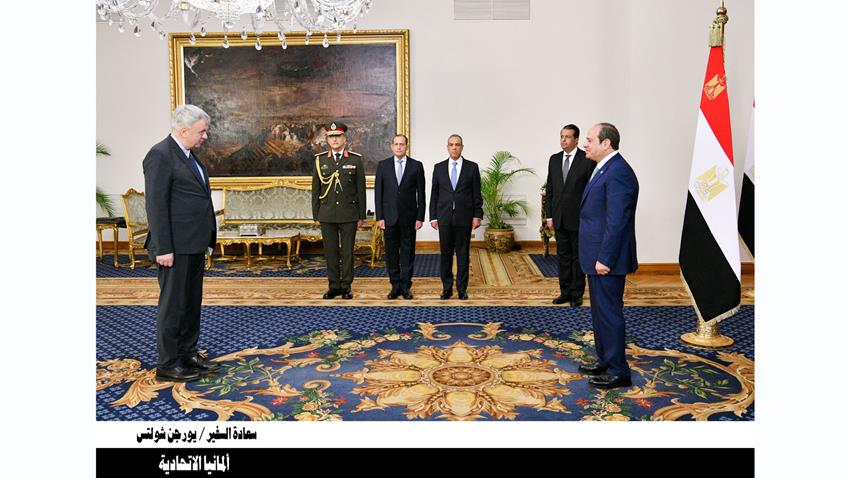 Le Président Al-Sissi reçoit les lettres de créance de vingt-trois nouveaux ambassadeurs en Égypte