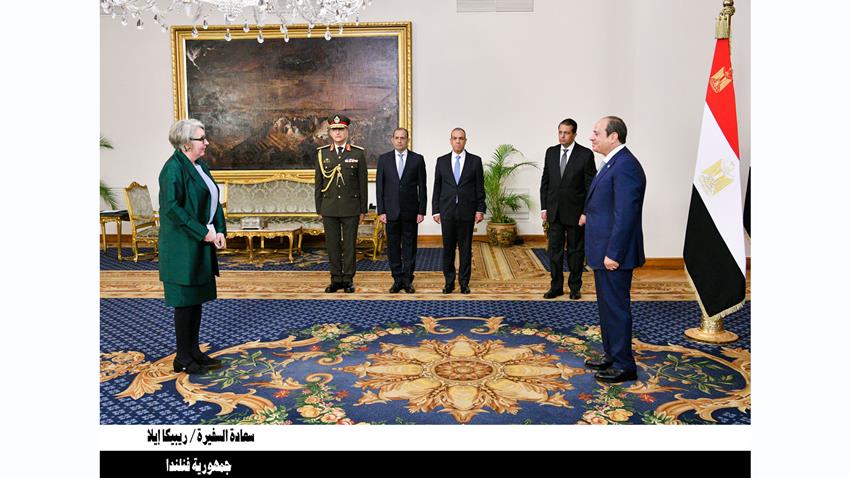 Le Président Al-Sissi reçoit les lettres de créance de vingt-trois nouveaux ambassadeurs en Égypte