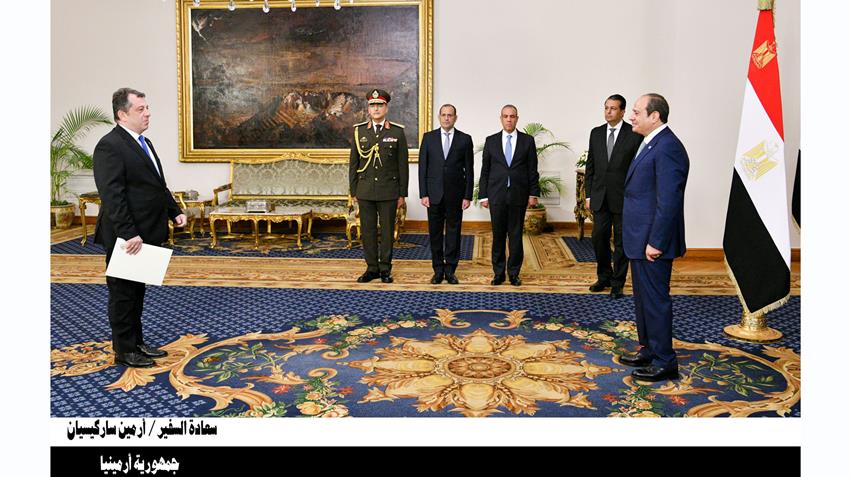 Le Président Al-Sissi reçoit les lettres de créance de vingt-trois nouveaux ambassadeurs en Égypte