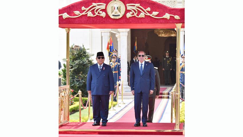 السيد الرئيس يعقد جلسة مباحثات مع الرئيس الإندونيسي ويصطحبه إلى الأكاديمية العسكرية المصرية