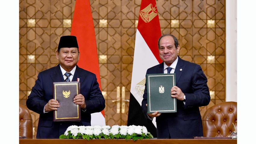 السيد الرئيس يعقد جلسة مباحثات مع الرئيس الإندونيسي ويصطحبه إلى الأكاديمية العسكرية المصرية