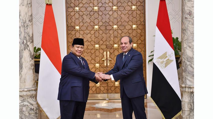 السيد الرئيس يعقد جلسة مباحثات مع الرئيس الإندونيسي ويصطحبه إلى الأكاديمية العسكرية المصرية