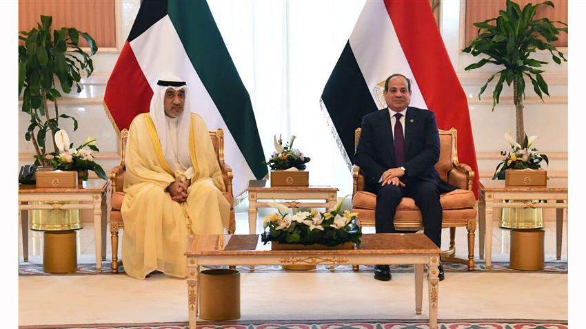 الرئيس عبد الفتاح السيسي يستقبل رئيس مجلس الوزراء الكويتي بالإنابة بمقر إقامة سيادته بمدينة الكويت