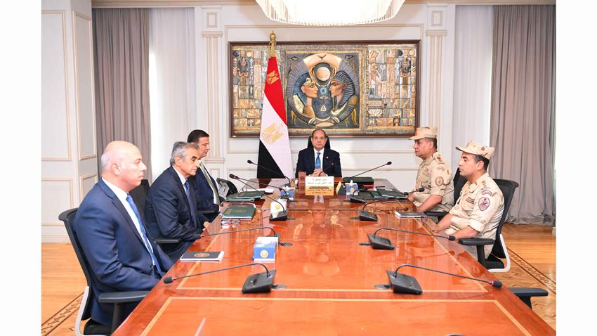 الرئيس عبد الفتاح السيسي يجتمع بوزير الزراعة واستصلاح الأراضي ومدير الأكاديمية العسكرية المصرية