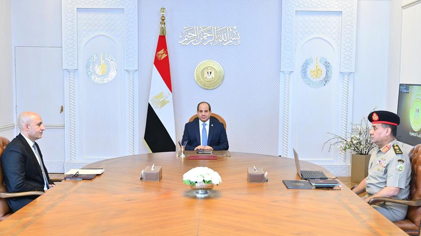 السيد الرئيس يجتمع مع وزير التربية والتعليم والتعليم الفني ومدير الأكاديمية العسكرية المصرية
